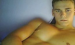 Horny Muscled Bodybuilder Twink Cam