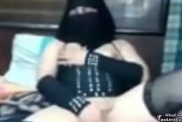 Muslim babe masturbating on cam