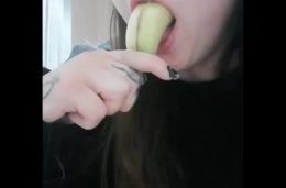 Girl sucking and deepthroat banana